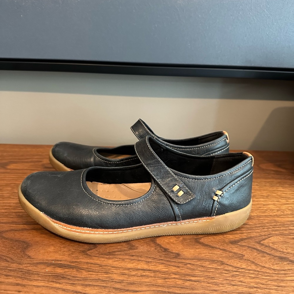 Clarks black shoes size 10